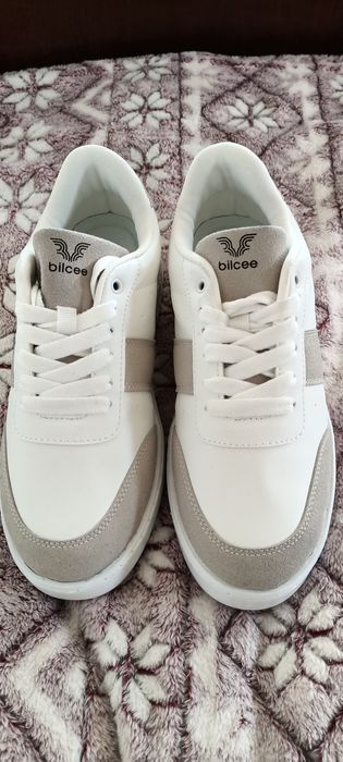 Продам кроссовки