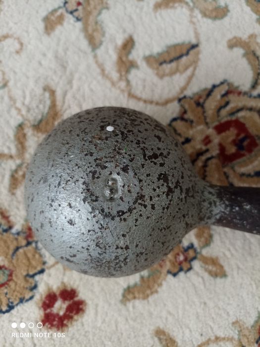 В продаже гантеля 8 кг