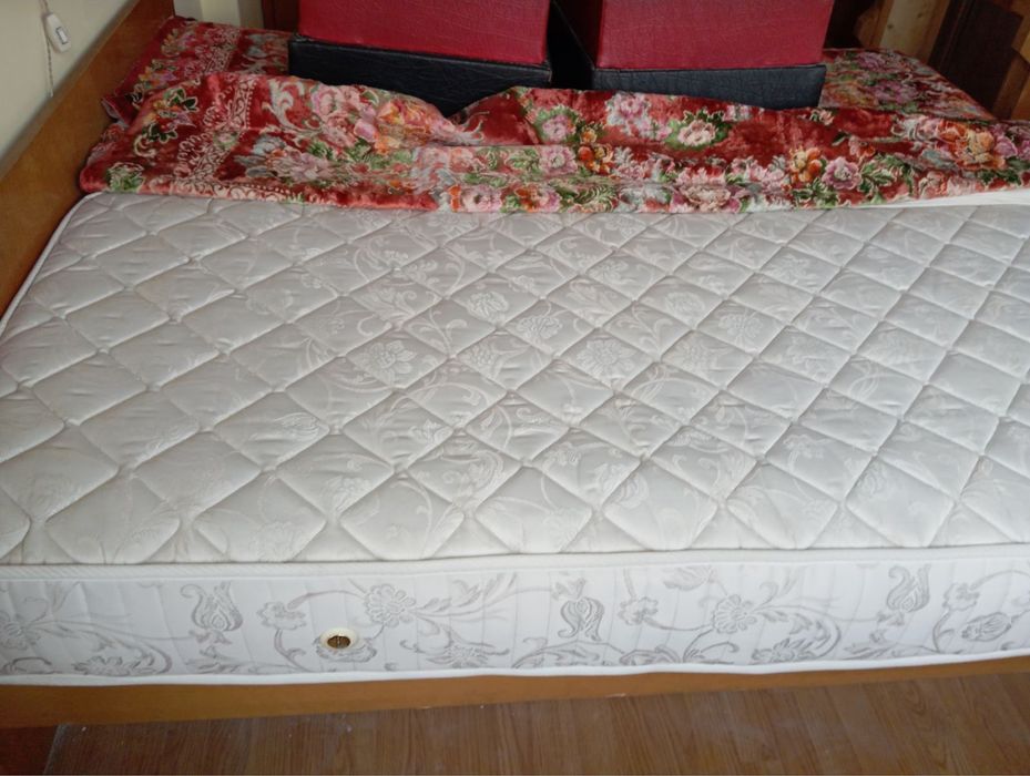 Два броя матраци