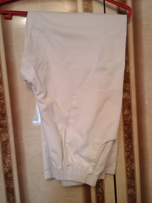 Costum medical asistent