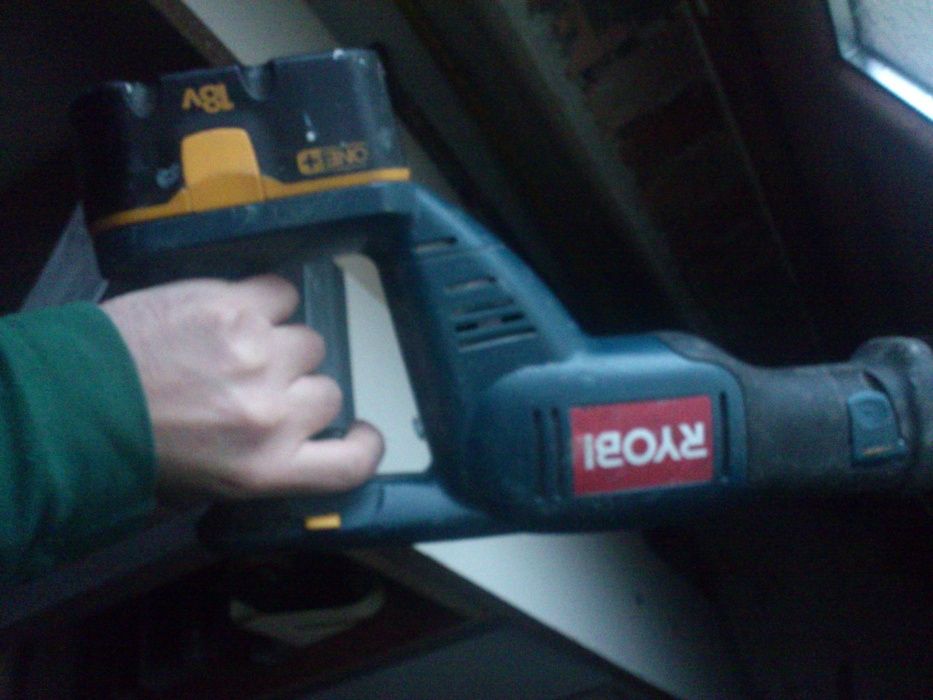 Акумулаторни машини Саблен трион и зеге Ryobi One+