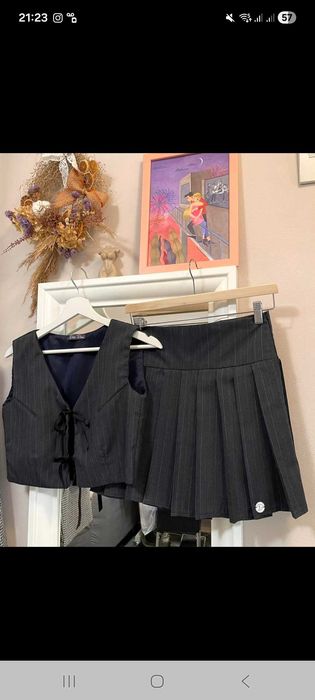 плисирана пола с вълна в състава