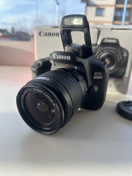 Aparat foto DSLR Canon EOS 4000D cu obiectiv 18-55mm DC III