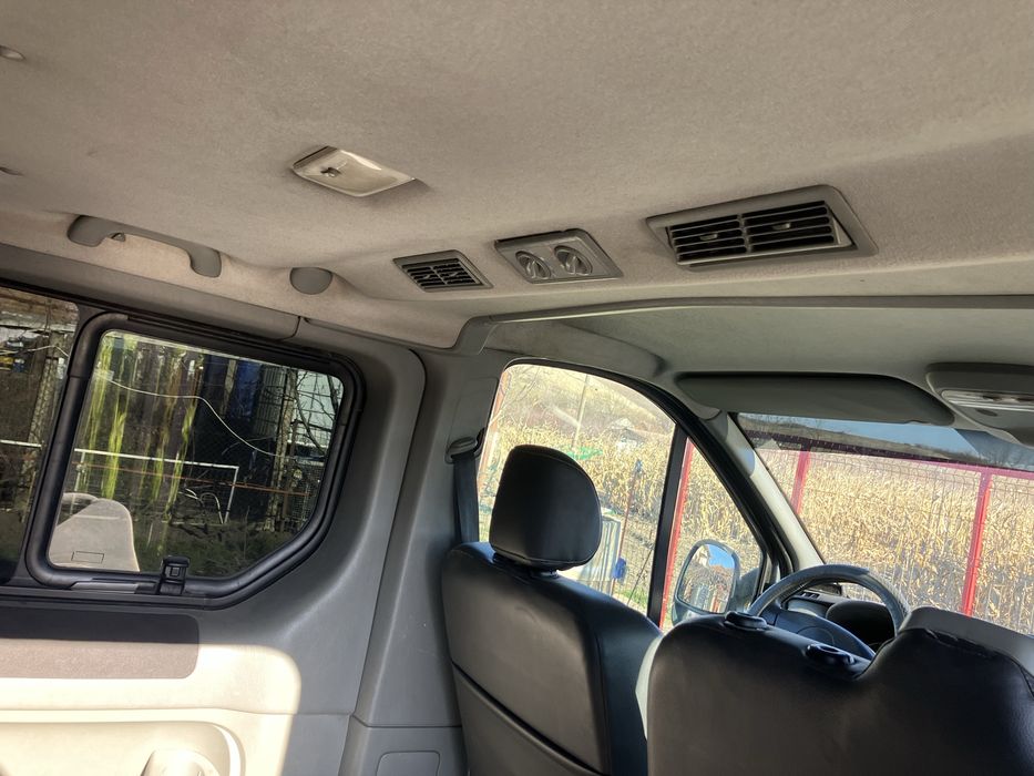 Renault trafic Passenger Blak Edition