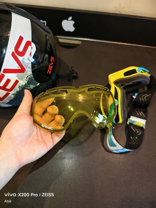 Горнолыжный шлем