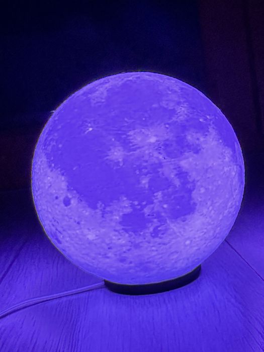 Продавам Нощник “Месец”