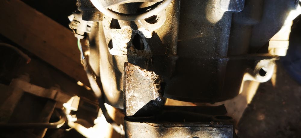 Cutie viteze manuală 6 trepte NFU 2.0 tdi 140cp CFF Passat b7 VW