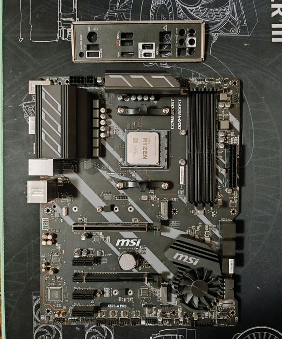 Дънни платки AMD X570 чипсет (AM4)