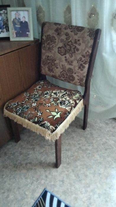 Продам стулья 5 штук