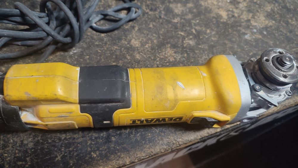 Болгарка деволть