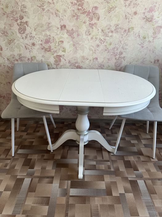 Новый стол со стульями