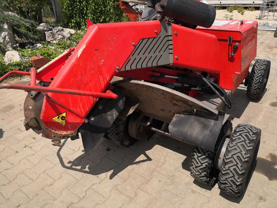 Închiriem freze de cioate și buturugi Laski , Vermeer