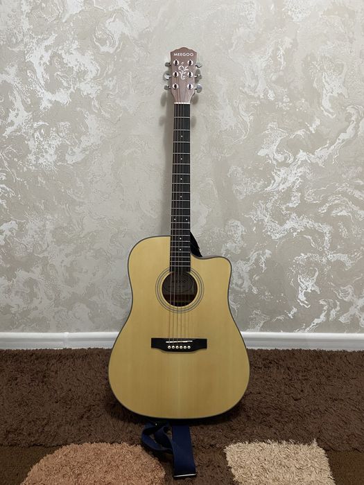 Продам акустическую гитару