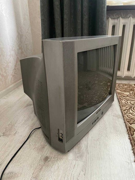 Телевизор Самсунг диагональ 21 дйюм (около 53см)