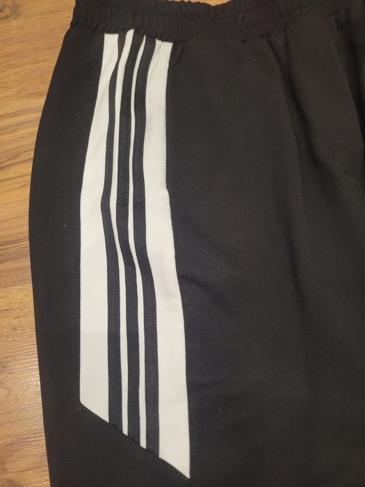 Нов спортен панталон на Lucy