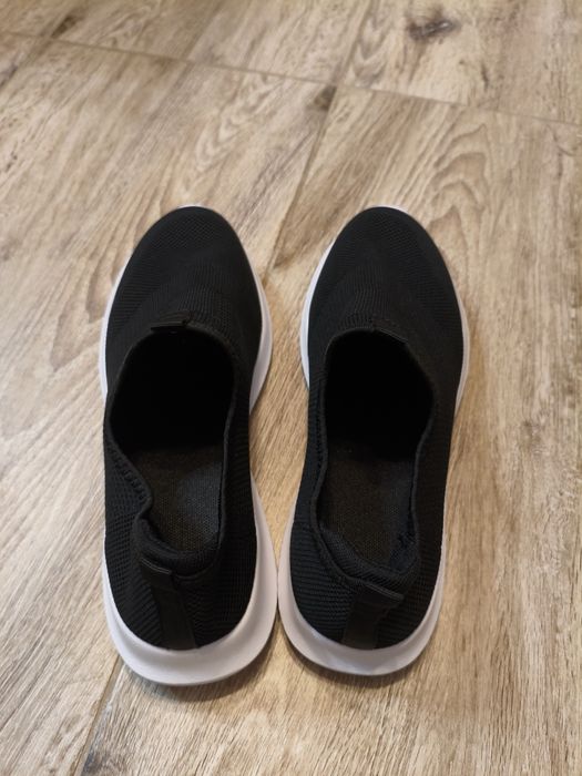 Adidași bărbați pentru alergare – negru/alb – mărimea 44 EU – noi