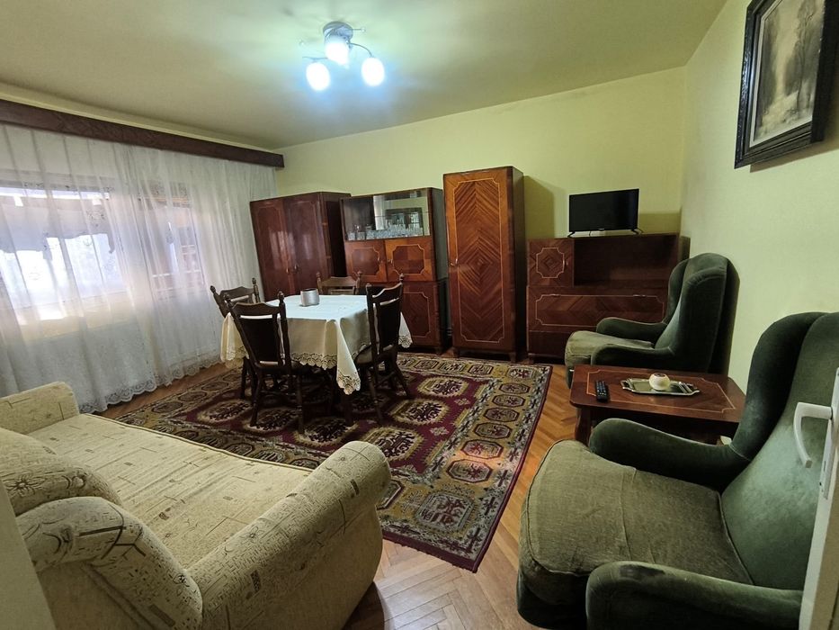 Închiriez apartament