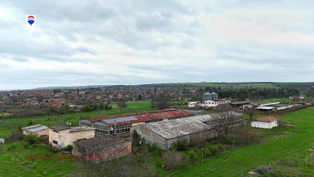 Производствено-Складова база за продажба  с. Новград