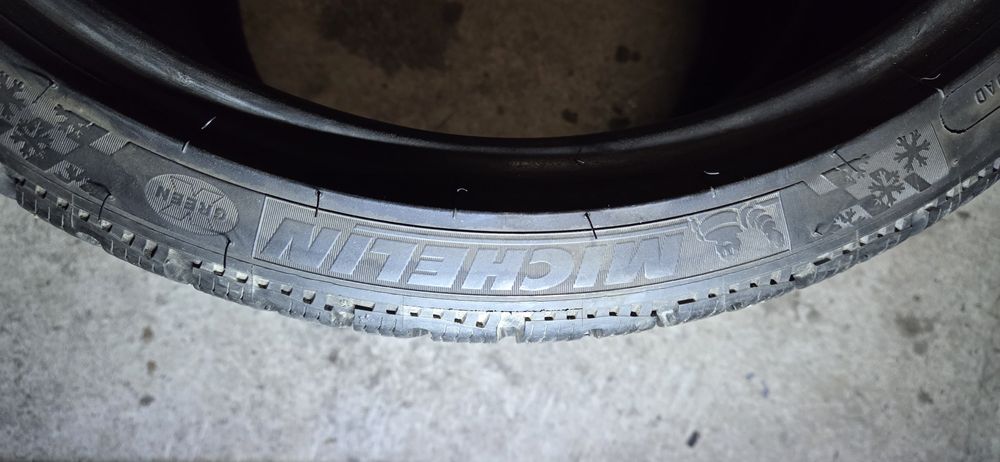 2бр MICHELIN зимни гуми 235/35/19 DOT 2318