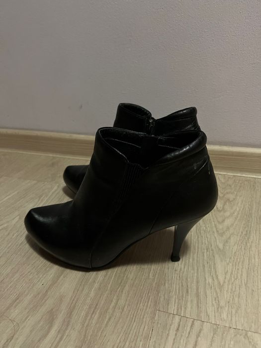 Ghetuțe din piele cu toc nr 40