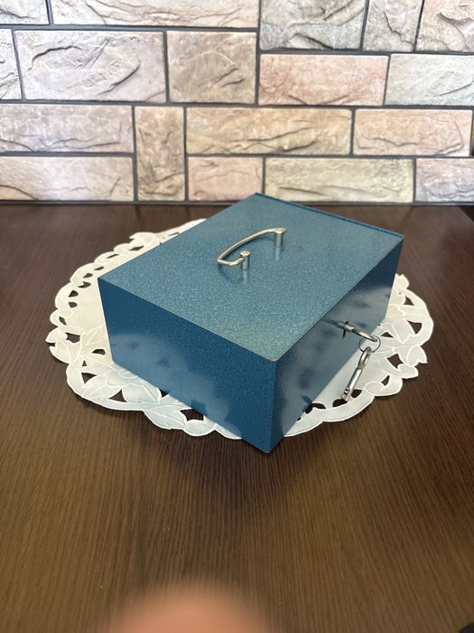 Метална каса за банкноти и монети