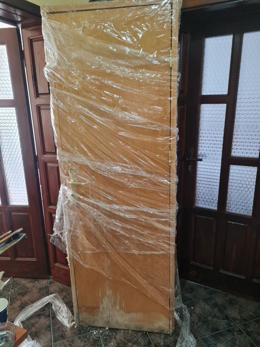 Врата , врати за баня интериорни, брави