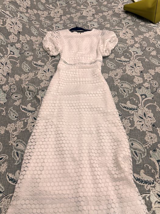 Красивое белое платье