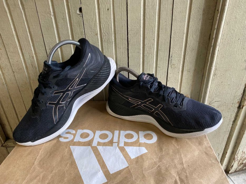 ''ASICS Glideride''оригинални маратонки 40 номер