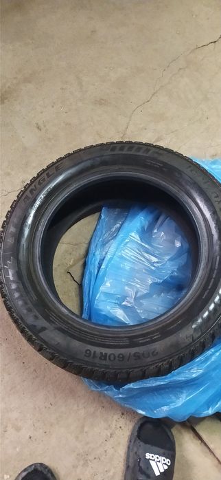 Срочно продам зимние шины
