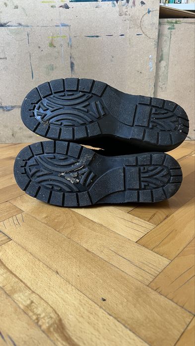 Велурени обувки Dr. Martens, номер 42, made in England