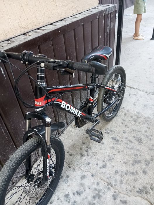 Велосипед спортивный размер:средний