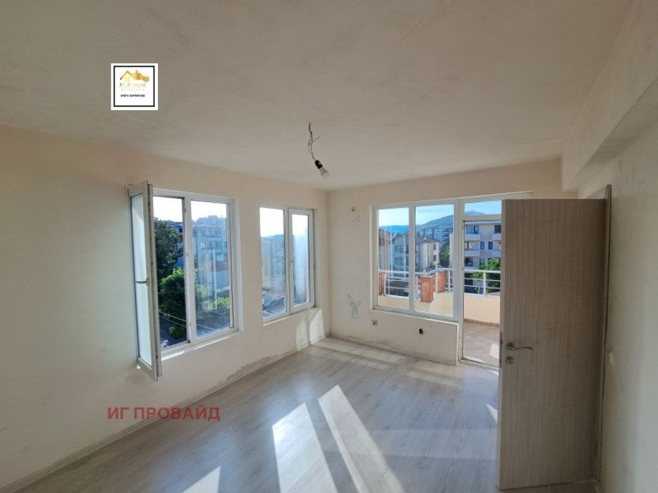 Продава се Двустаен апартамент в Айтос - 64 кв.м за 1188 €/кв.м - Снимка #1