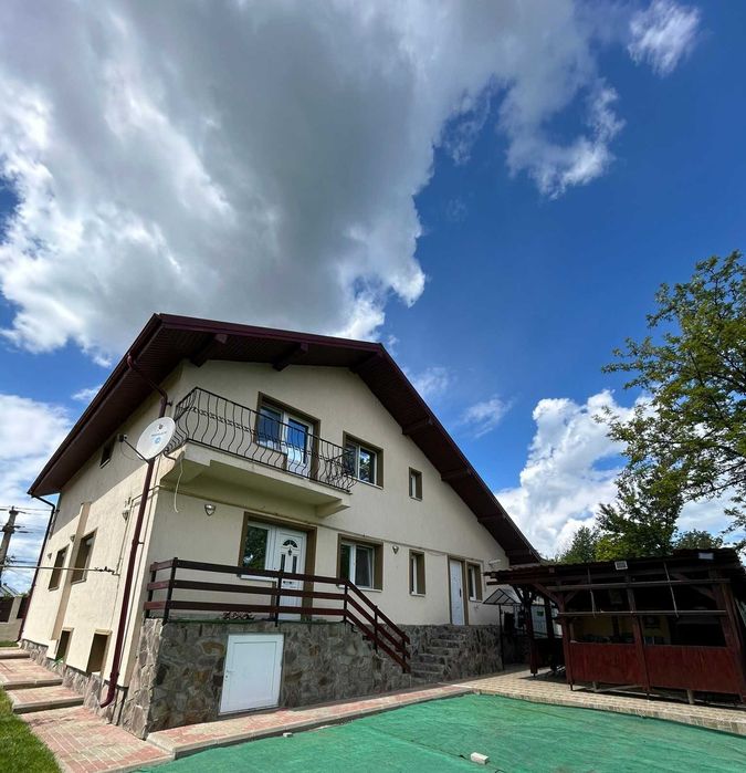 Vila spatioasa de vânzare