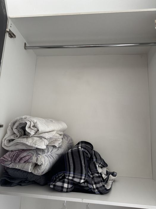 Шкаф с зеркалом в отличном состоянии