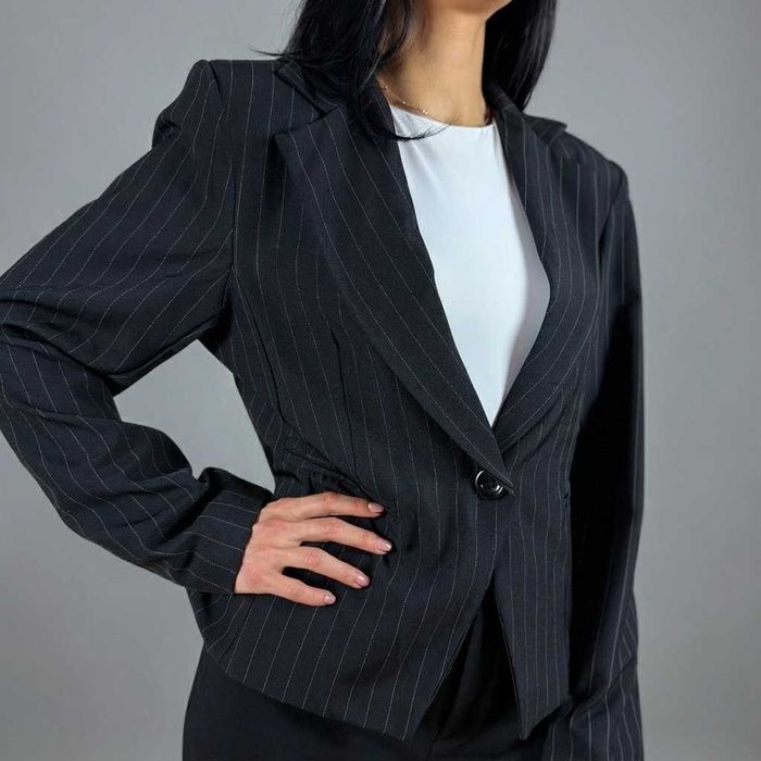 Черно сако раирано