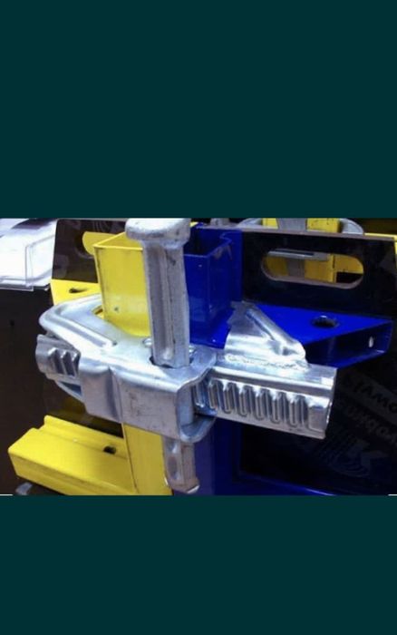 Тайрот, Замки, Черозы