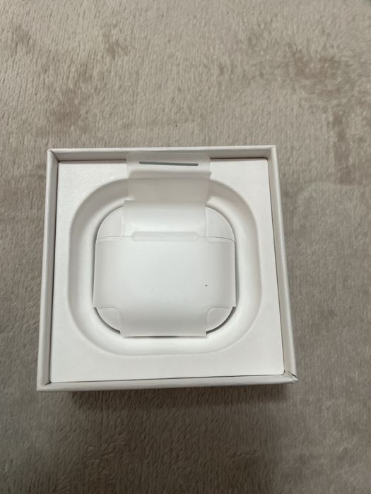 Airpods 4 with Active Noise Cancellation