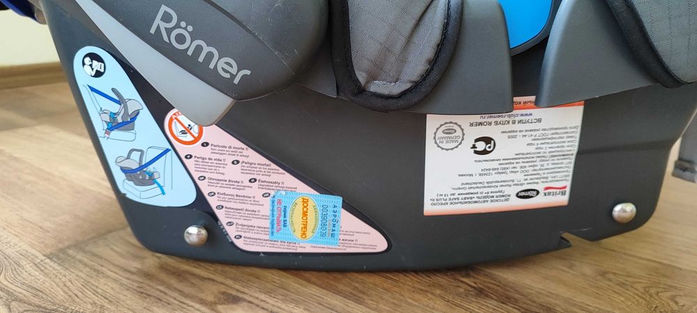 Britax Romer 0+ детско столче c поставка