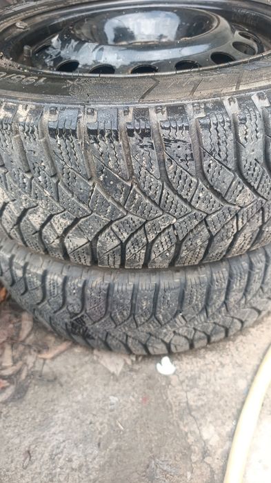 Продам шины зимние с дисками на мерсед