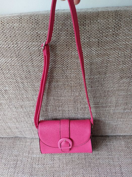 Reducere mare! Geanta fuchsia noua superba, model foarte chic, lucratura impecabila