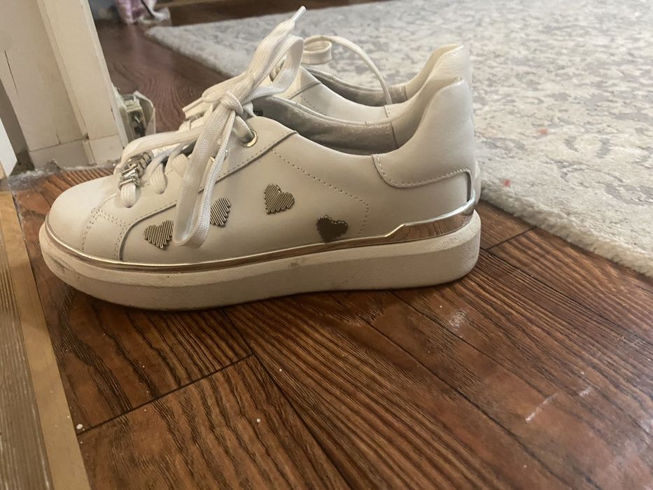 Продается женска обувь