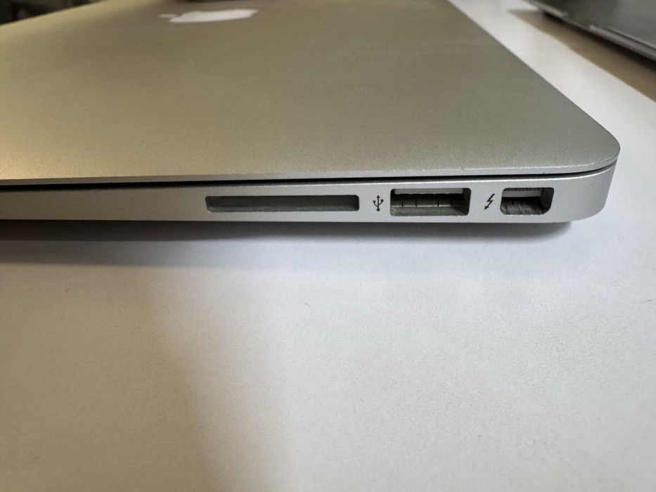 MacBook Air 13” 2015, Intel i5, 8/128 Г