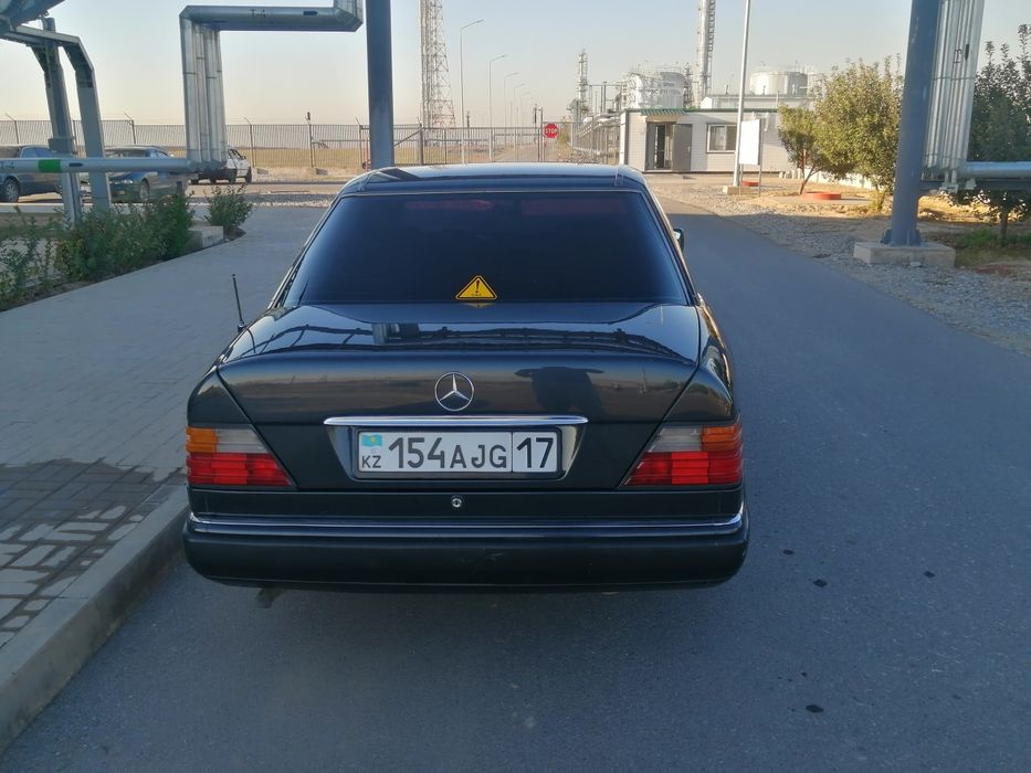 Мерседес 124 е 200