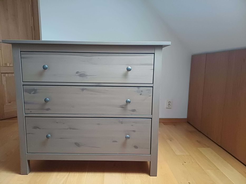 Comoda Hemnes IKEA gri, lemn masiv de pin