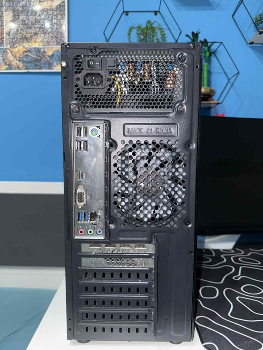 Компютър настолен