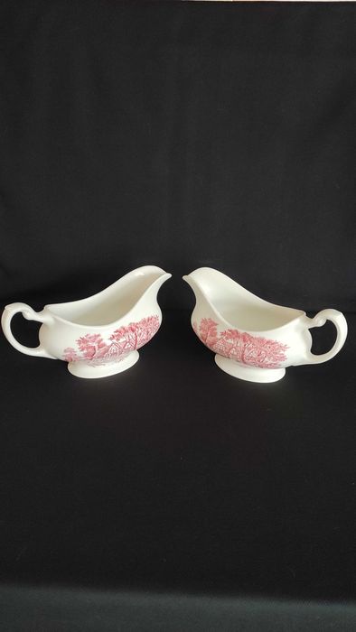 Английски порцеланови сосиери с маркировка-2 бр.