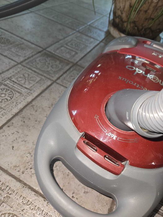 Прахосмукачка Electrolux Mondo 1600w