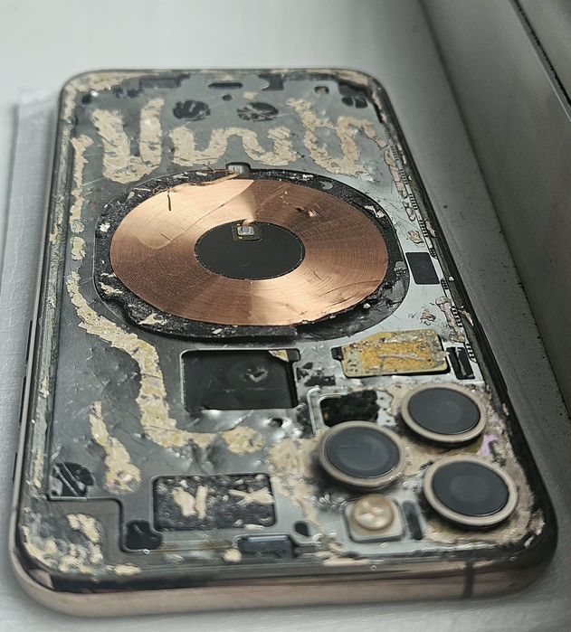 iPhone 11 Pro (Златист) на части