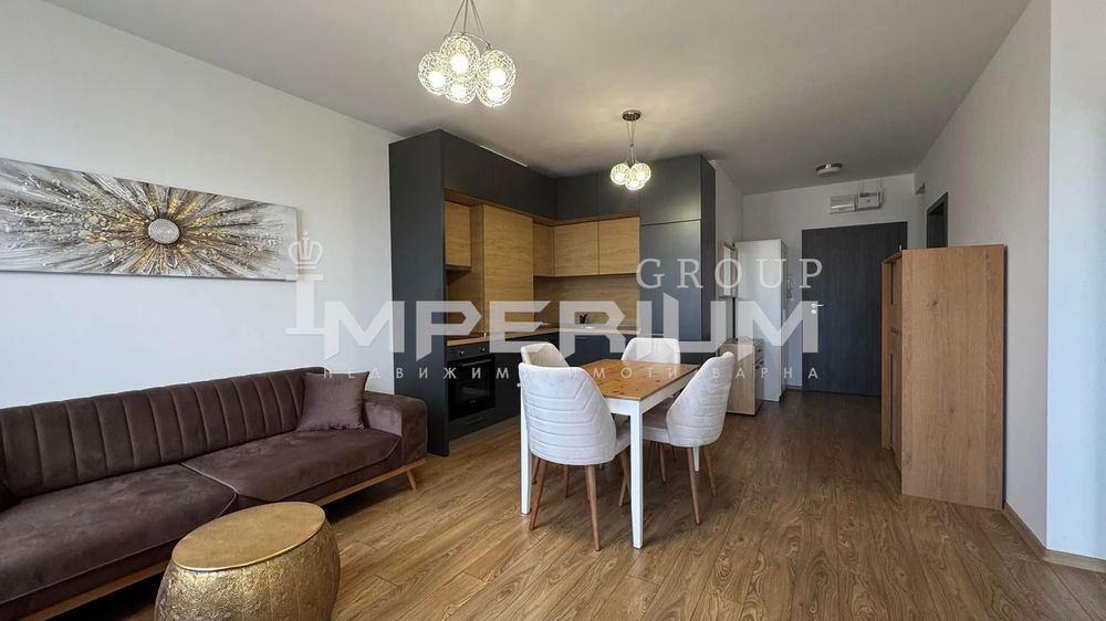 Дава се под наем Тристаен апартамент в Варна, Център - 90 кв.м за 816 € - Снимка #4