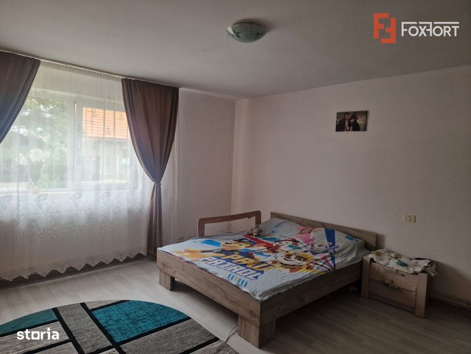 Casa individuala cu 9 camere, in Mosnita Noua, zona centrala